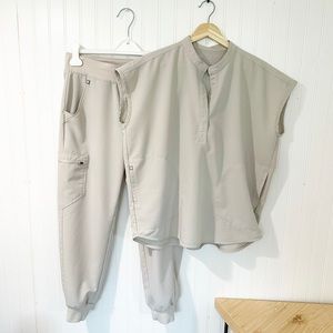 Figs Bone Rafaela Oversized Top & Zamora Petite Joggers Scrub Set - SMALL/MP